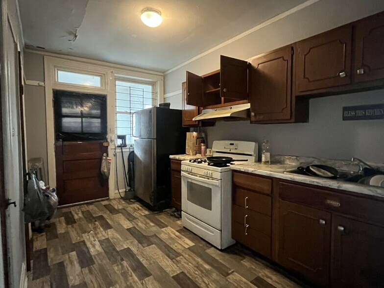 More Photos Of 10842-10844 S Eberhart Ave, Chicago Apartments For Sale