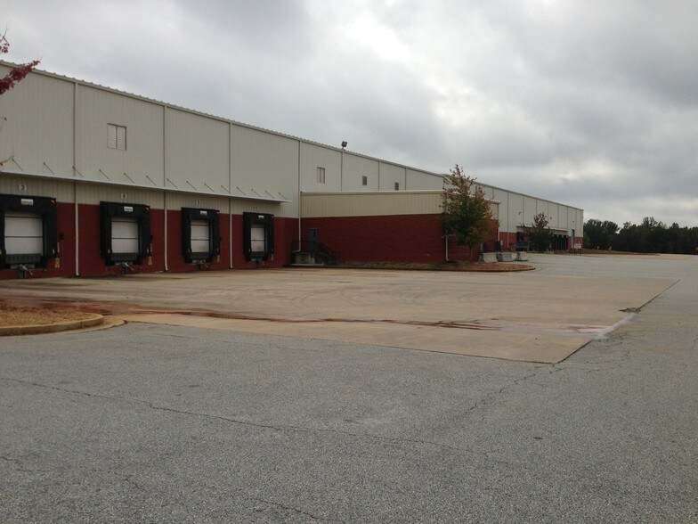 More Photos Of 700 Hudson Rd, Griffin Distribution For Lease