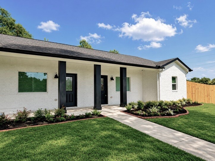 More Photos Of 16610 Mueschke Rd, Cypress Office Residential For Lease