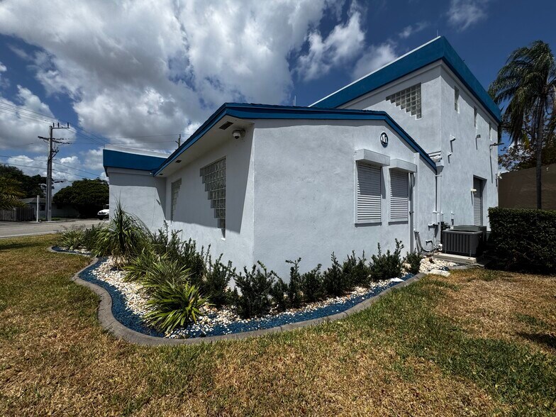 More Photos Of 6151 Pembroke Rd, Hollywood Freestanding For Lease