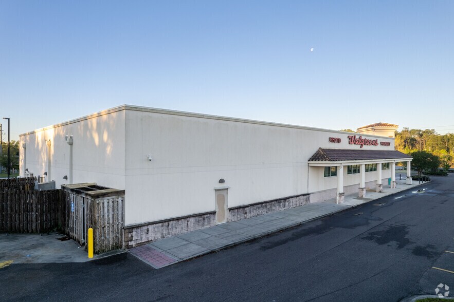 More Photos Of 13125 N Main St, Jacksonville Drugstore For Sale
