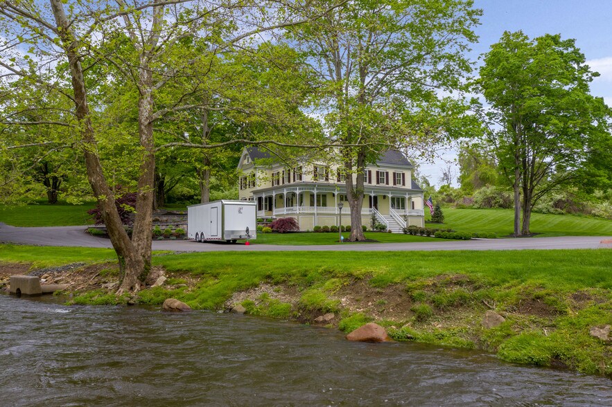 More Photos Of 97 Grayrock Rd, Clinton Township Office For Lease