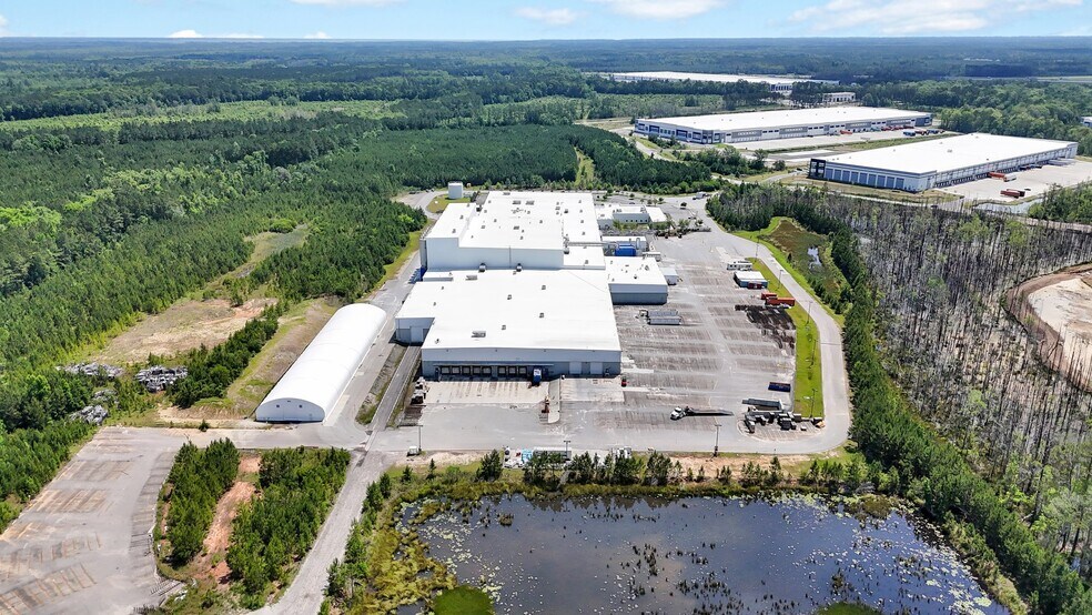 More Photos Of 1 Ceasarstone Dr, Richmond Hill Manufacturing For Sale