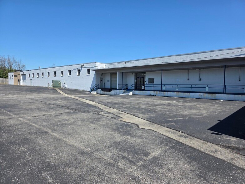 More Photos Of 750 Trumbull Dr, Pittsburgh Warehouse For Lease