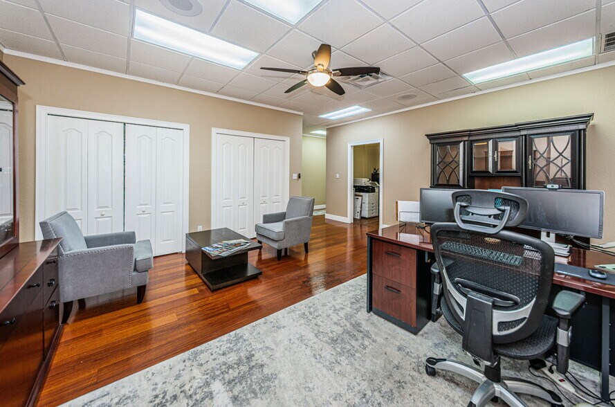 More Photos Of 3023 Eastland Blvd, Clearwater Office For Sale
