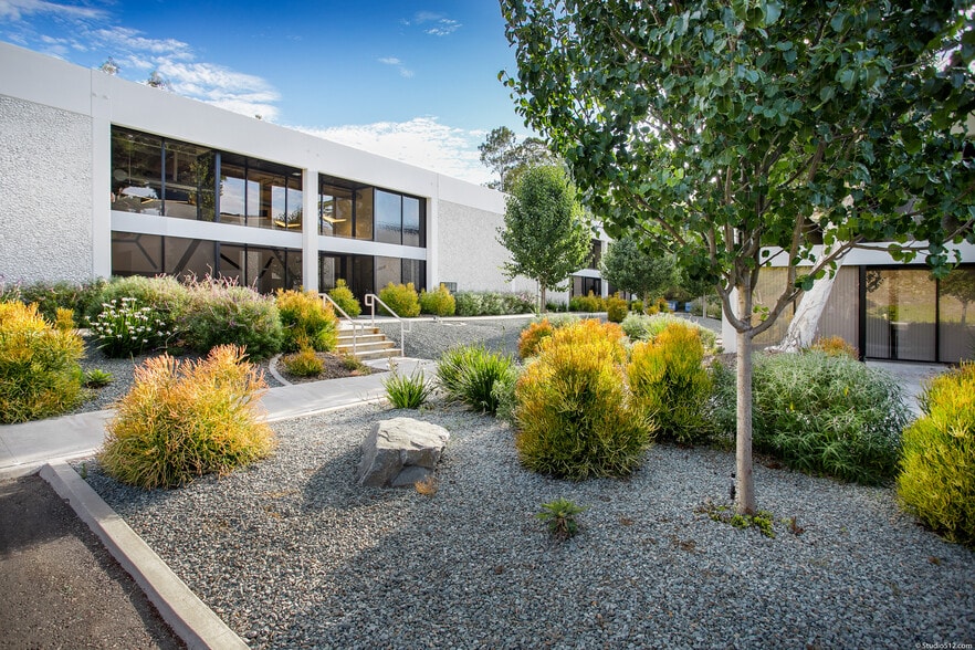More Photos Of 16744-16772 W Bernardo Dr, San Diego Unknown For Lease