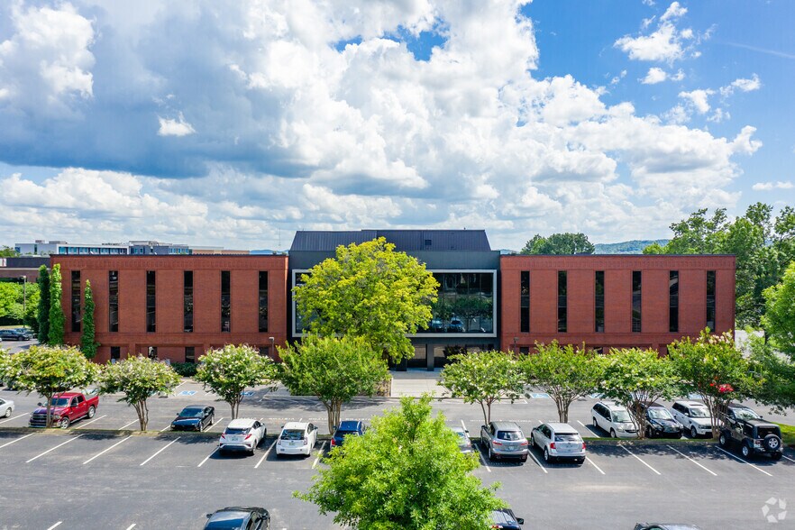 More Photos Of 3 Maryland Farms, Brentwood Office For Lease