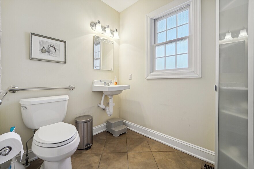 More Photos Of 414 Centre St, Nutley Office For Sale