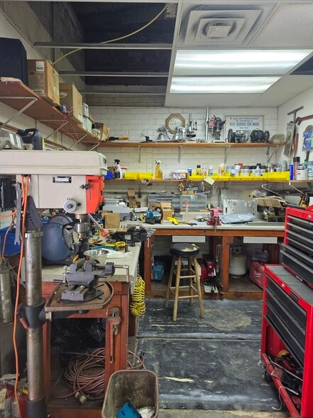 More Photos Of 104 S Rogers Rd, Irving Flex For Sale