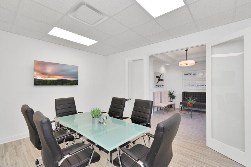 More Photos Of 30625 Kingsland Blvd, Brookshire Medical For Lease