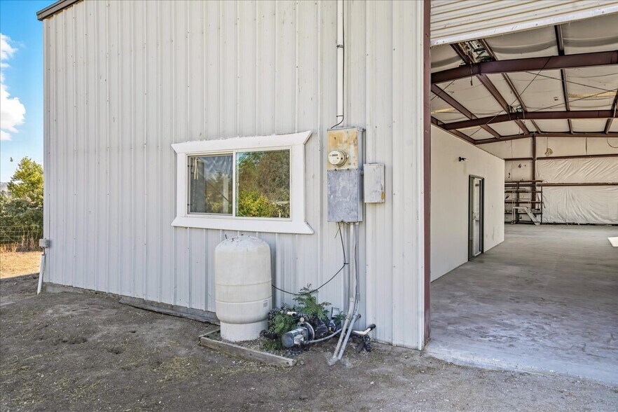 More Photos Of 485 S 8th St, Shandon Industrial For Sale