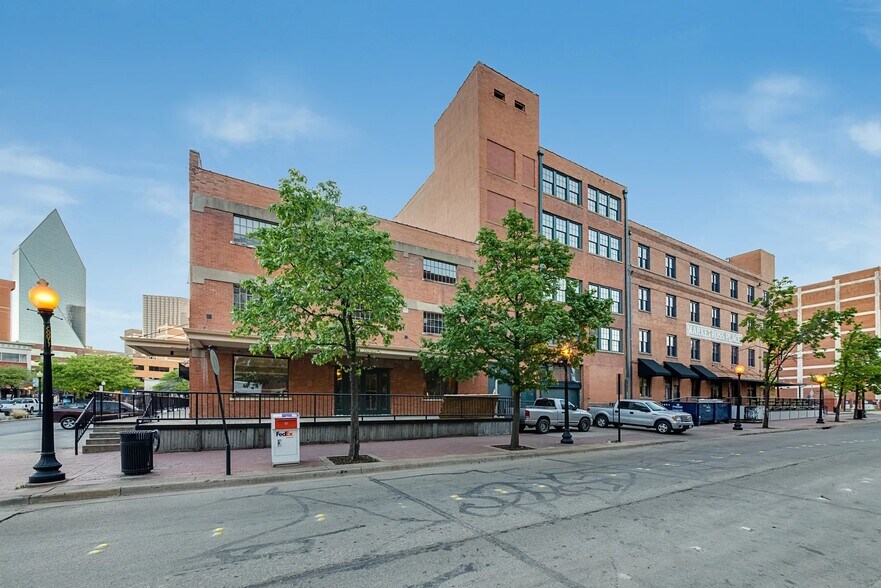 More Photos Of 1701 N Market St, Dallas Office For Lease