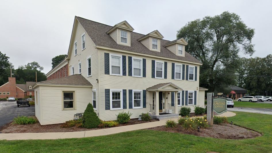 More Photos Of 170 S River Rd, Bedford Office For Lease