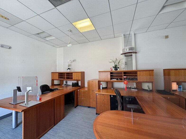 More Photos Of 5498 Geary Blvd, San Francisco Apartments For Lease