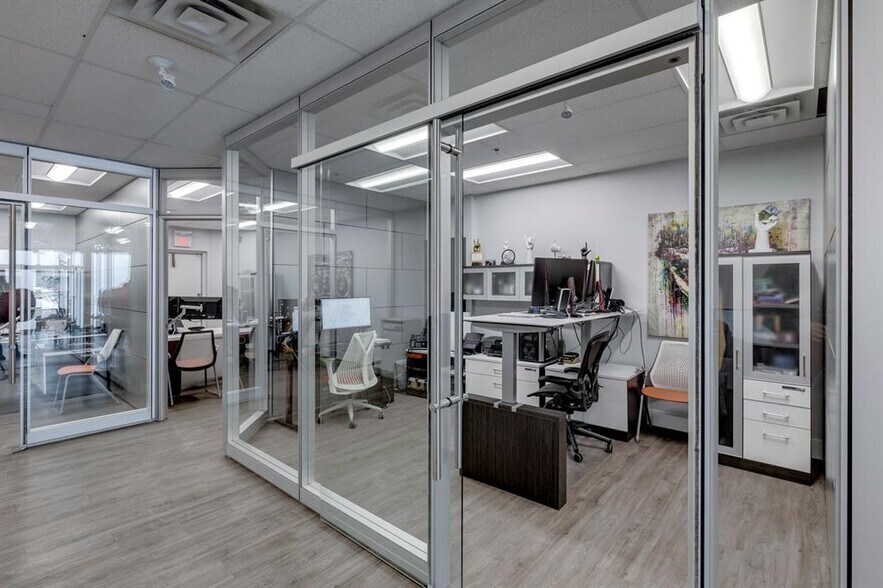 More Photos Of 2903 Kingsview Blvd SE, Airdrie Showroom For Sale