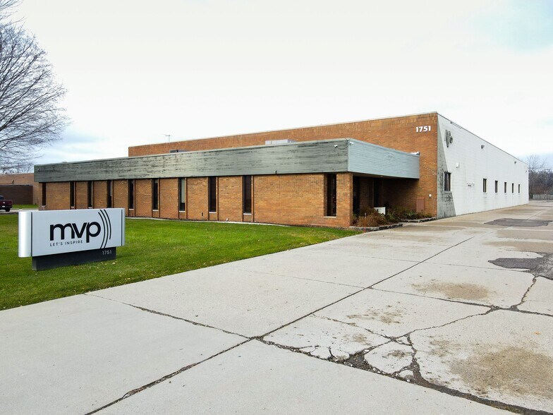 More Photos Of 1751-1761 E Lincoln St, Madison Heights Light Manufacturing For Lease