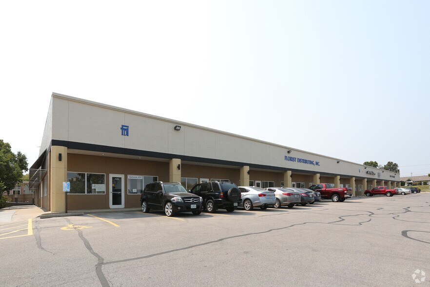 More Photos Of 17331 E 40 Hwy, Independence Light Distribution For Lease