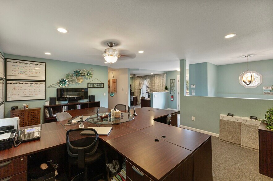 More Photos Of 17512 66th Ave Ct E, Puyallup Office For Sale