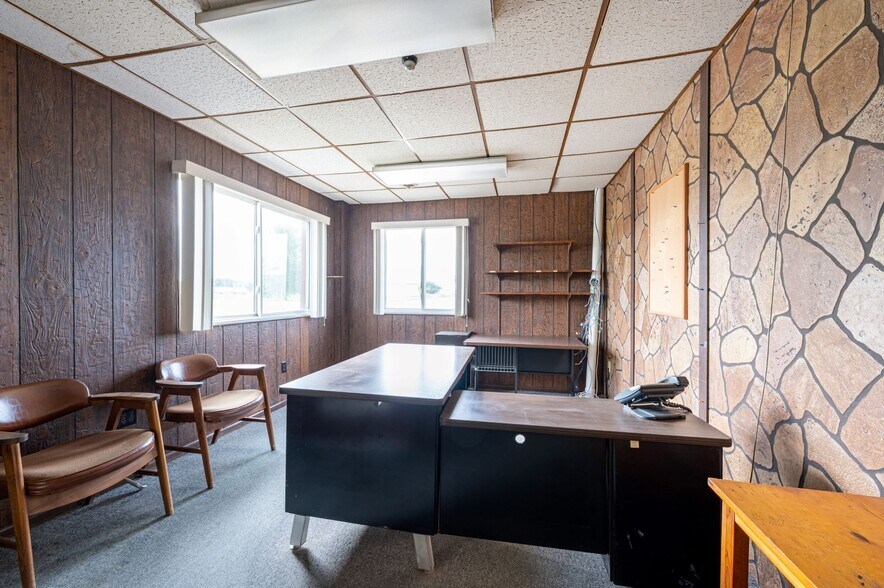More Photos Of 701 N K Ave, Vinton Industrial For Sale