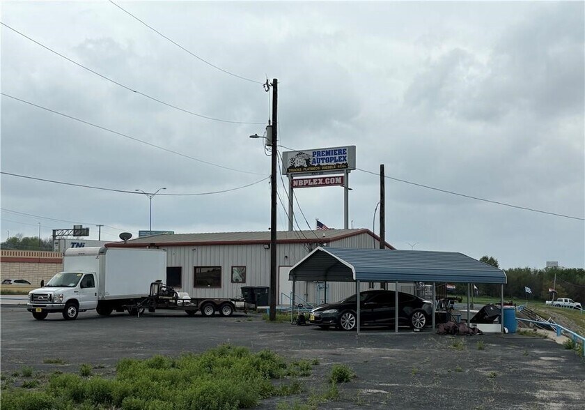 More Photos Of 2250 S IH-35, New Braunfels Auto Dealership For Sale
