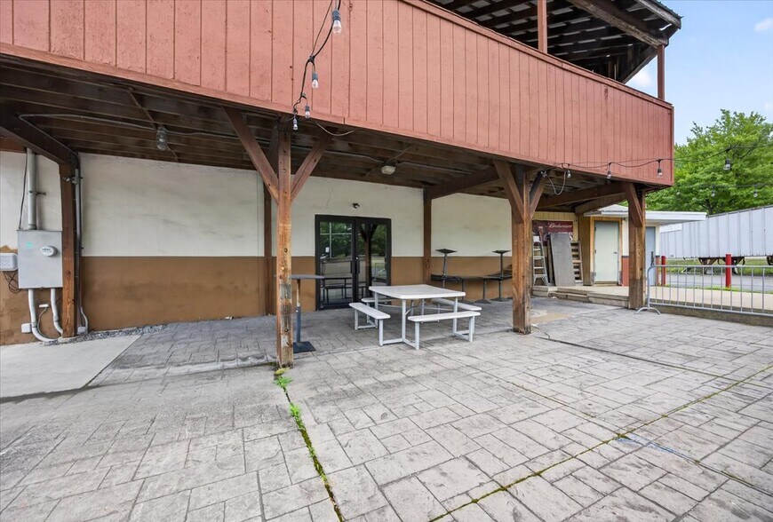 More Photos Of 650-654 S Main St, Wilkes-Barre Bar For Sale