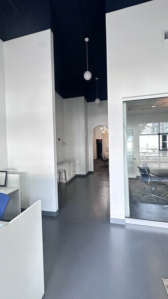 More Photos Of 4011 Charlotte Ave, Nashville Storefront For Lease