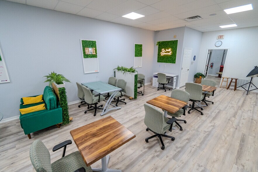 More Photos Of 642-660 SW Port St Lucie Blvd, Port Saint Lucie Coworking Space