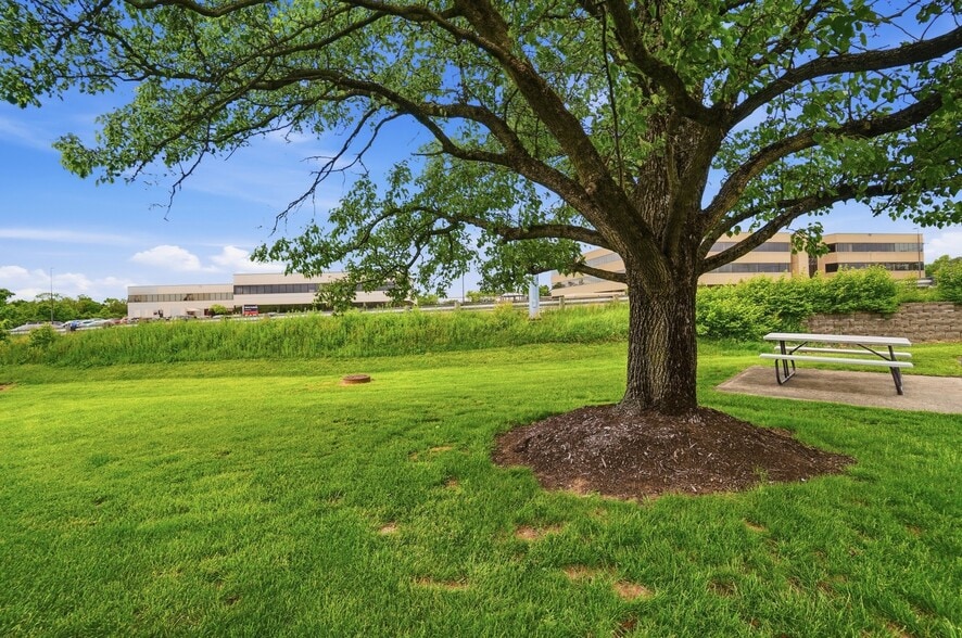 More Photos Of 4753-4759 Cornell Rd, Blue Ash Medical For Sale