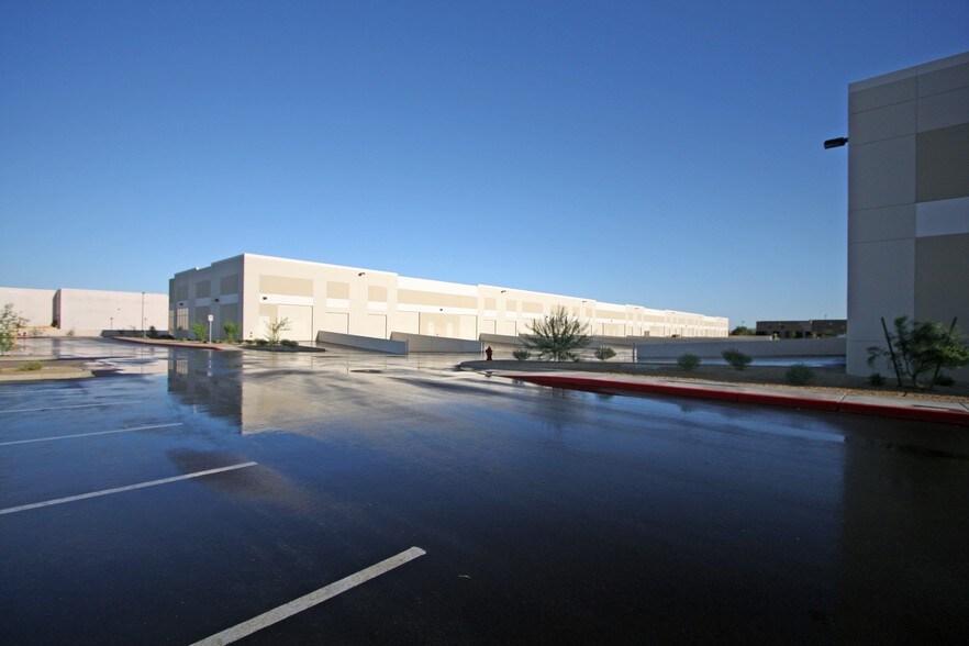 More Photos Of 13765 W Auto Dr, Goodyear Distribution For Lease