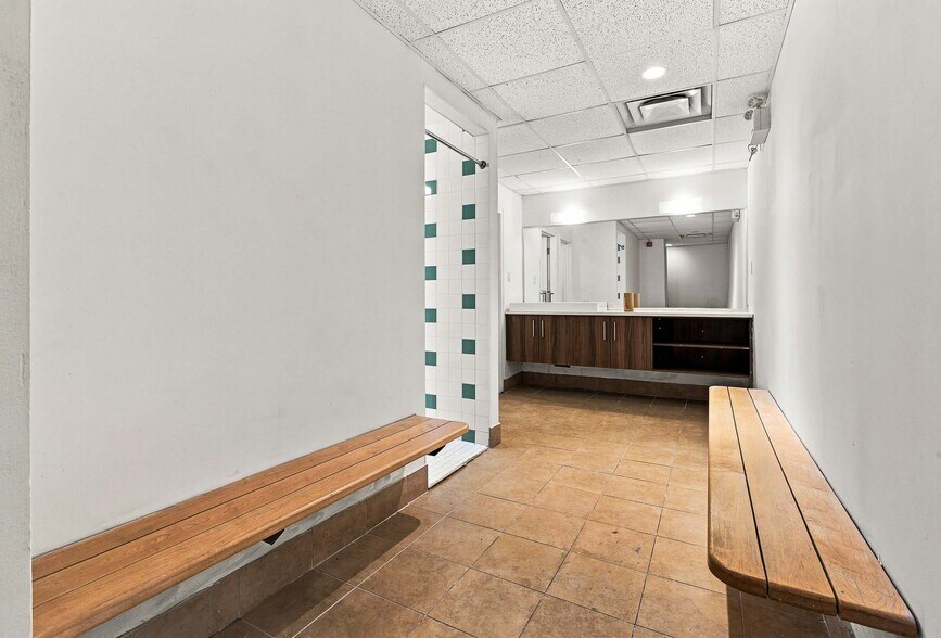 More Photos Of 71-77 Bank St, Ottawa Office For Lease