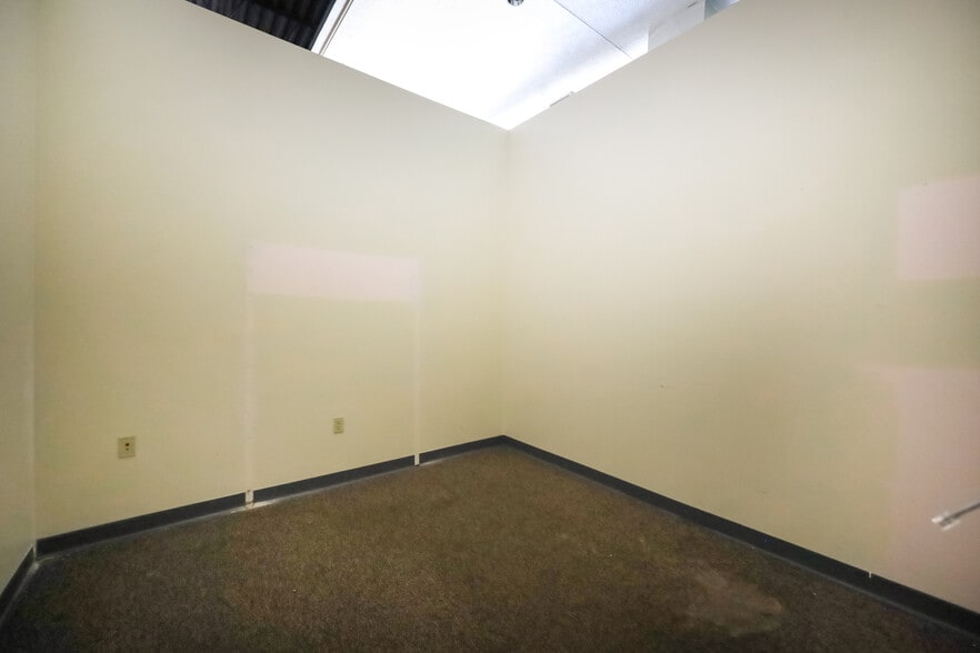 More Photos Of 2052-2070 Romig Rd, Akron Storefront For Sale