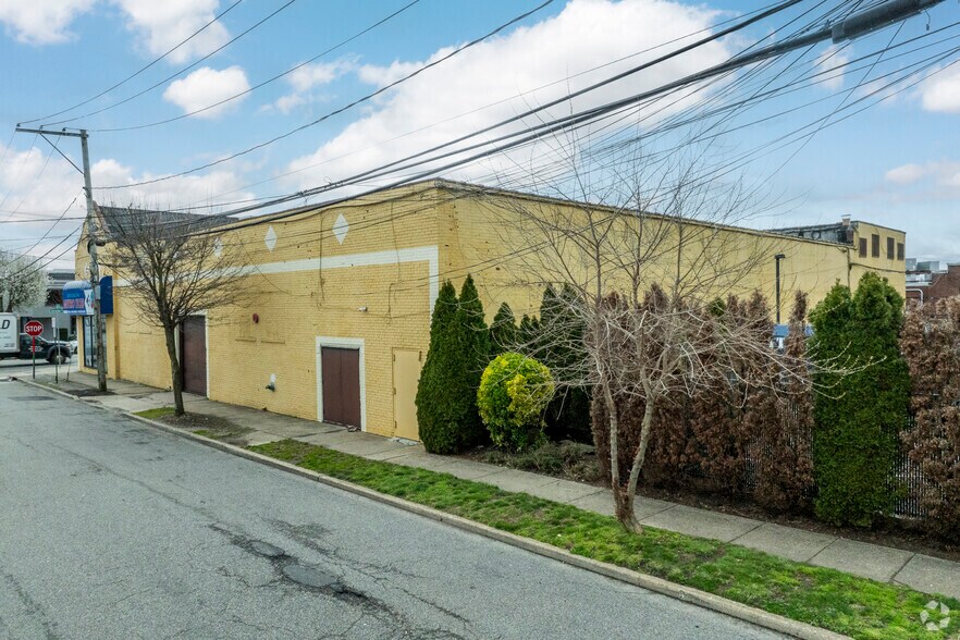 More Photos Of 500 Jericho Tpke, Mineola General Retail For Sale