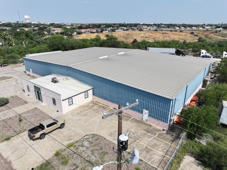 More Photos Of 711 Enterprise St, Laredo Warehouse For Lease