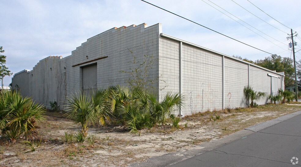 More Photos Of 414 W 8th St, Panama City Distribution For Lease