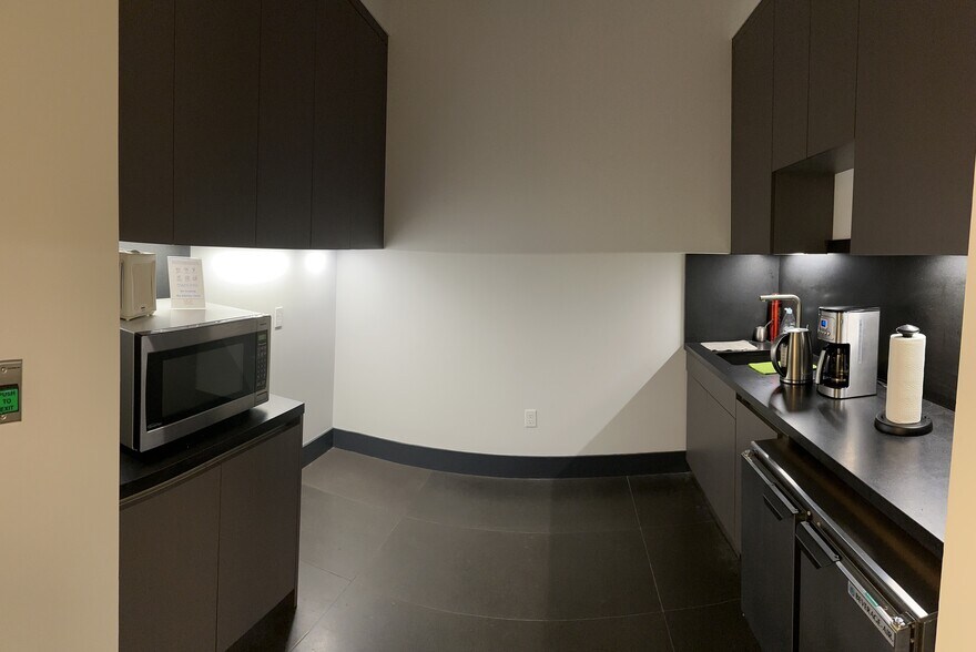 More Photos Of 19790 W Dixie Hwy, Aventura Office For Lease