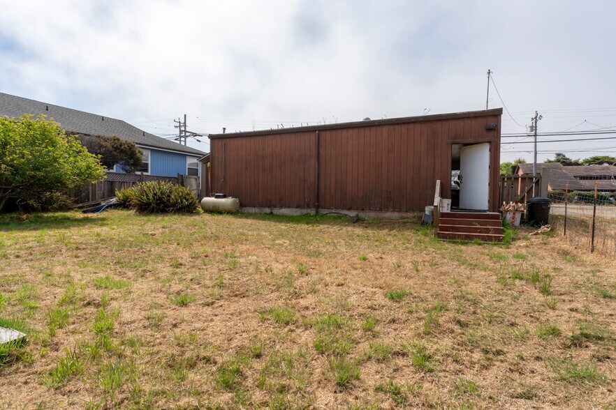 More Photos Of 483 E Chestnut St, Fort Bragg General Retail For Sale