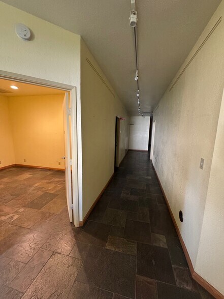 More Photos Of 31975-31985 Lodge Rd, Auberry Medical For Lease