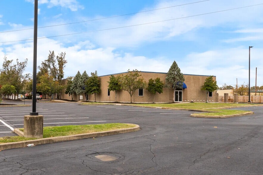 More Photos Of 4627 Dixie Hwy, Louisville Office For Sale