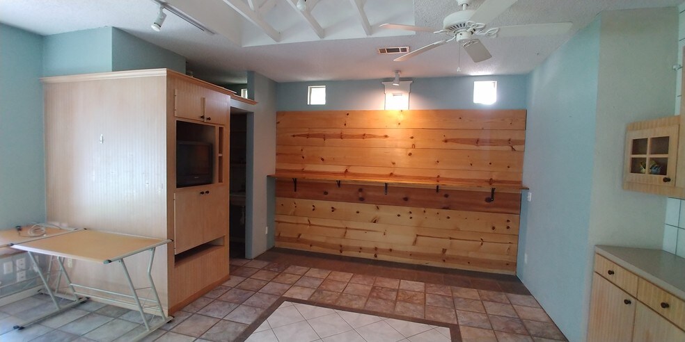 More Photos Of 713 2nd St, League City Office Residential For Lease