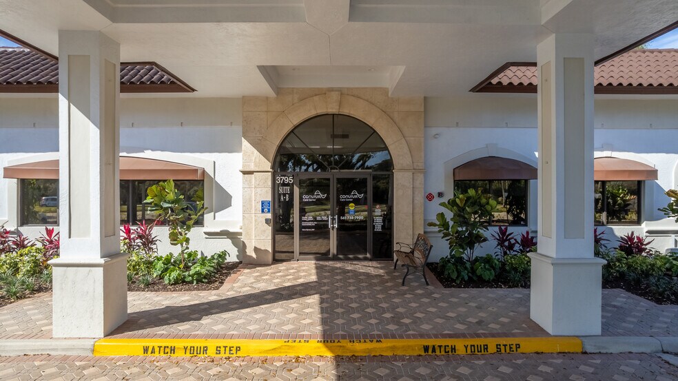 More Photos Of 3795 Boynton Beach Blvd, Boynton Beach Medical For Lease