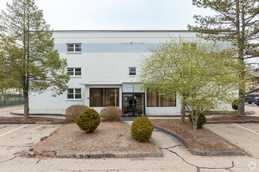 More Photos Of 25 Commercial Dr, Wrentham Light Manufacturing For Lease