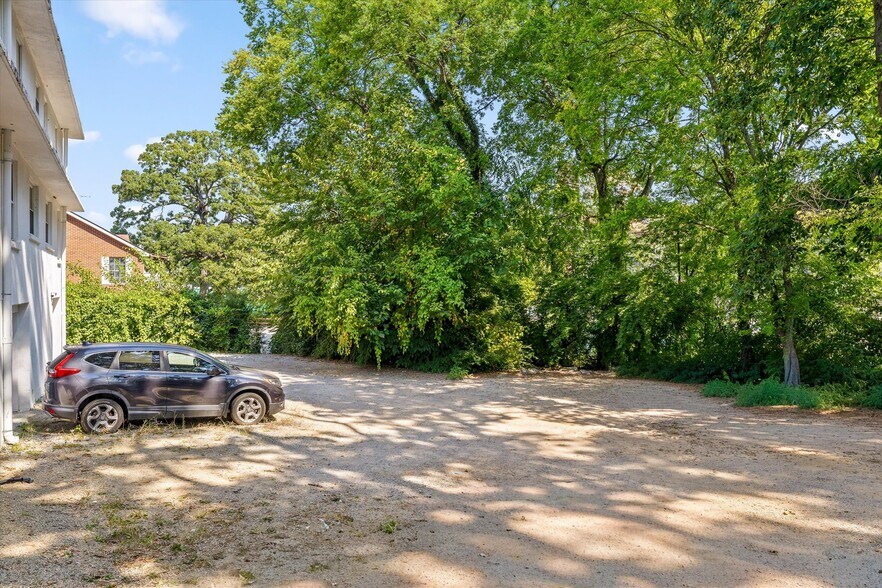 More Photos Of 1026 Greenslake Rd, East Ridge Apartments For Sale