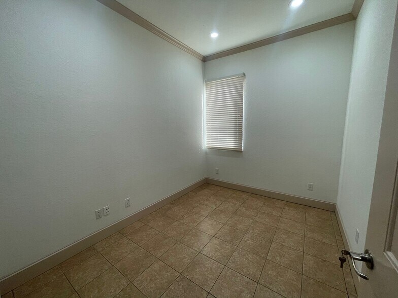 More Photos Of 1842 Snake River Rd, Katy Medical For Sale