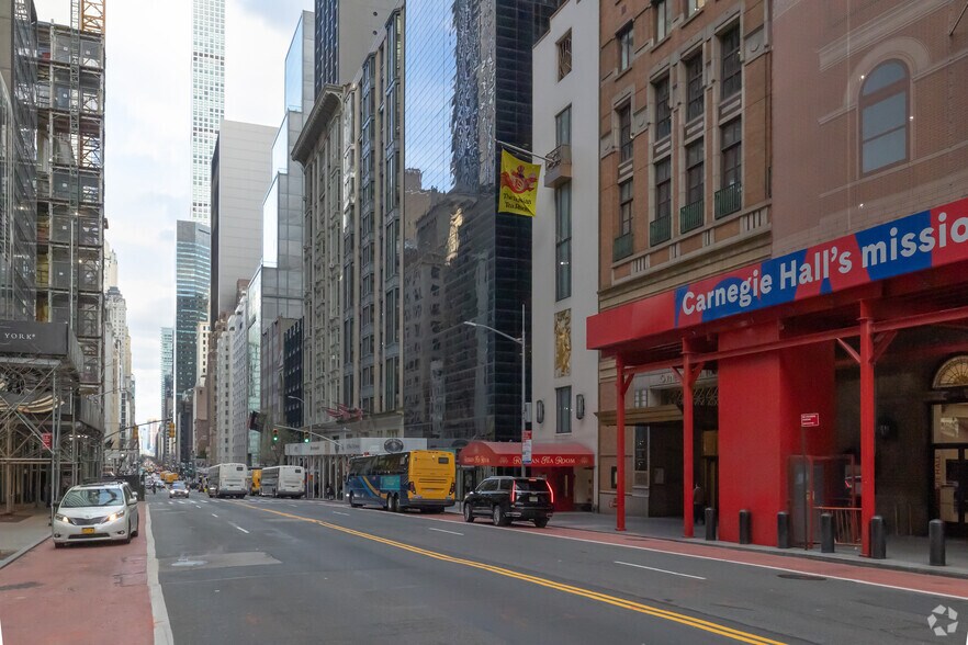 More Photos Of 152 W 57th St, New York Office For Lease