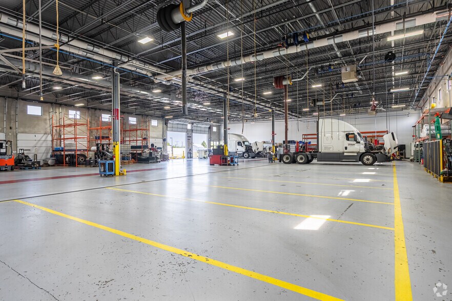 More Photos Of 525 Anderson Dr, Romeoville Warehouse For Sale