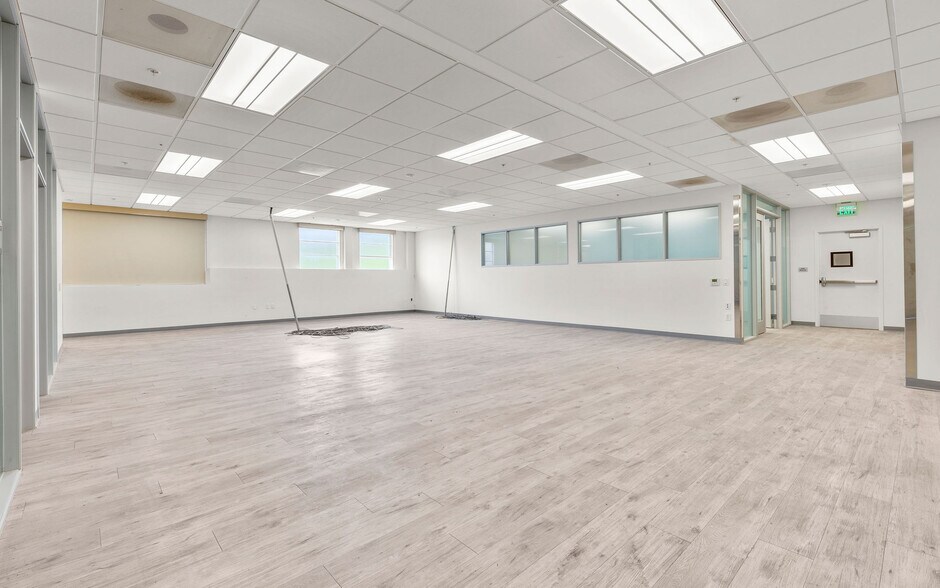 More Photos Of 250 Hillside Blvd, South San Francisco Manufacturing For Lease