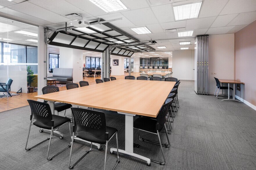 More Photos Of 325 Front St W, Toronto Coworking Space