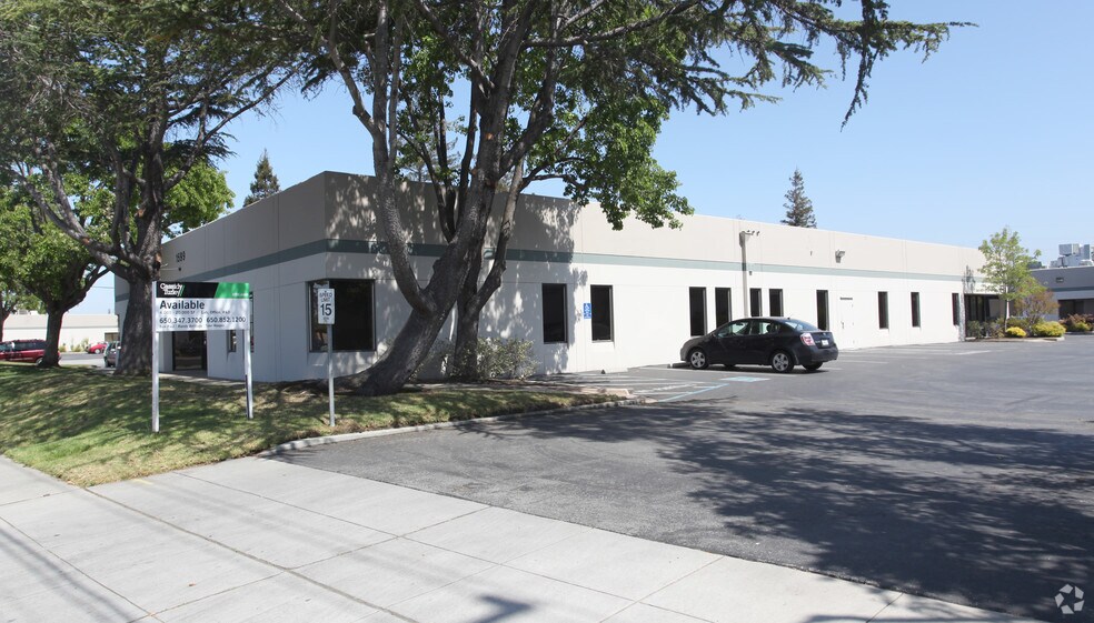 More Photos Of 1581-1599 Industrial Rd, San Carlos Research And Development For Lease