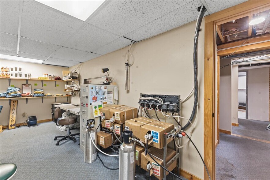 More Photos Of 454 Mountain Rd, Stowe Convenience Store For Sale