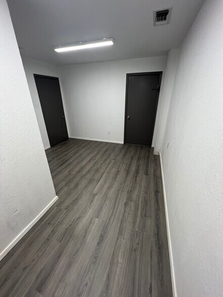 More Photos Of 424 W Henderson St, Cleburne Auto Dealership For Lease